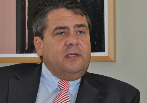 Sigmar Gabriel (adapted) (Image by Christliches Medienmagazin pro [CC BY-SA 2.0] via Flickr)