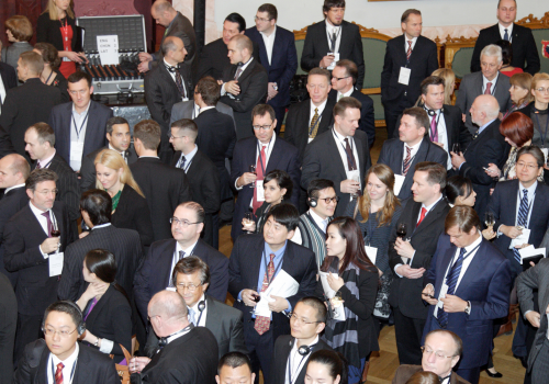 business_meet_121125 (adapted) (Image by Richter Frank-Jurgen [CC BY-SA 2.0] via Flickr)