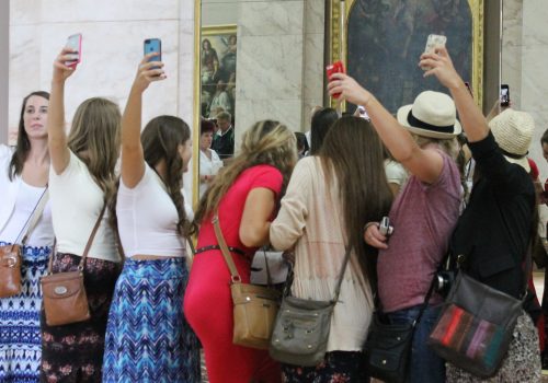 Selfies. (adapted) (Image by Connie Ma [CC BY-SA 2.0] via Flickr)