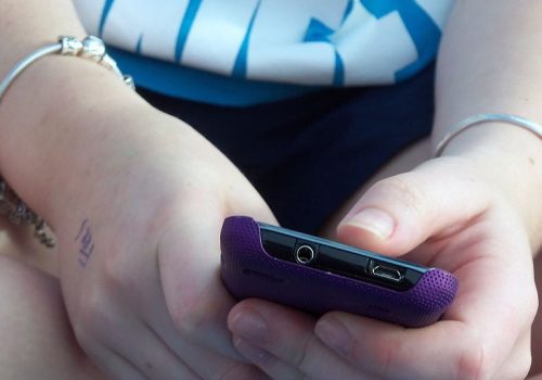 teen-girl-texting-image-by-summer-skyes-11-cc-by-2-0-via-wikimedia-commons