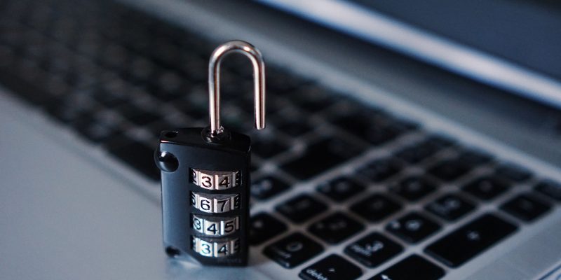 Computer Sicherheit Vorhängeschloss (adapted) (Image by TheDigitalWay [CC0 Public Domain], via pixabay)