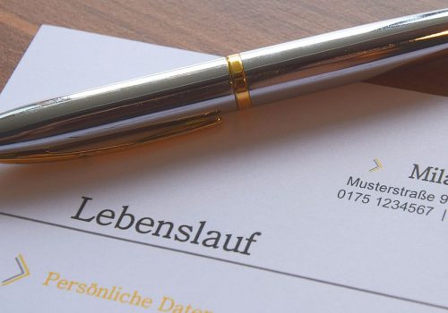 Bewerbung (adapted) (Image by loufre [CC0 Public Domain] via pixabay)