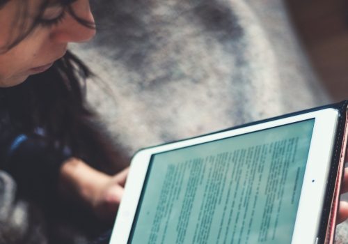 E-Learning (adapted) (Image by coyot [CC0 Public Domain] via Pixabay)