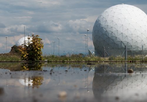 Radar, Funktechnik, Signale (adapted) (Image by stux [CC0 Public Domain] via Pixabay)