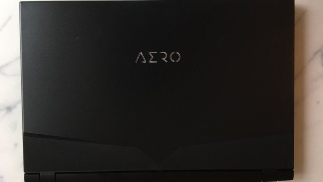 Obenansicht der Aero 17 HDR im Test