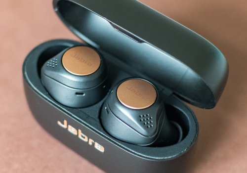 Jabra Elite Active 75 im Ladecase.